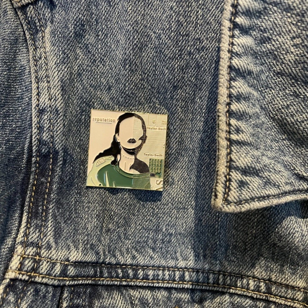 TS Reputation Album Pin - Picture 1 of 3